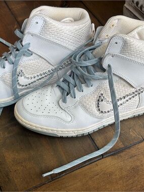 Nike Women’s High-Top Sneakers white with light blue laces